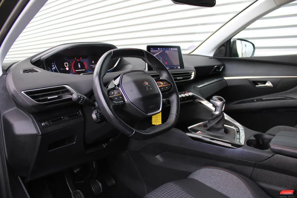 Peugeot 5008 1.2 PureTech Blue Lease Executive | Navi | Airco | 7 zits | Cruise | Camera | 17" LM |
