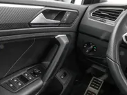 Volkswagen Tiguan 1.4 TSI 245pk DSG eHybrid R-Line Business · Apple/Android Car Play · Wegklapbare Trekhaak · Alarm · Dodehoek Detectie · Stoel-& Stuurverwarming · 19'' Inch ·