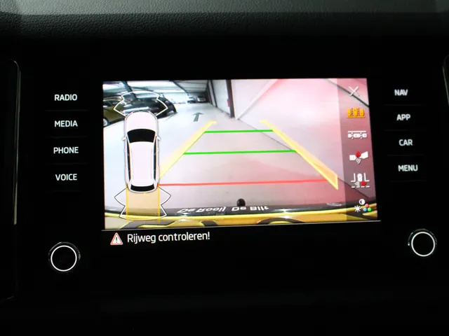 Škoda Kodiaq 1.5 TSI Business Edition DSG 7-Persoons Navigatie | Parkeercamera | 18' Velgen | Trekhaak
