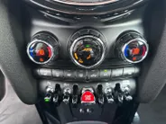 MINI 3-Deurs 1.5 Cooper | Automaat | John Cooper Works | Navigatie | Parkeersensoren | Stoelverwarming | Cruise & Climate Control | Dealer Onderhouden | 12 Maanden BOVAG Garantie