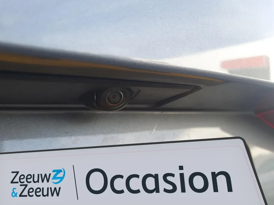 Volvo V90 2.0 T4 Momentum | Stoel en stuurverwarming | Elektrisch bedienbare voorstoelen | Camera | Lederen bekleding | Navigatie | Parkeersensoren voor en achter | Elektrische achterklep |