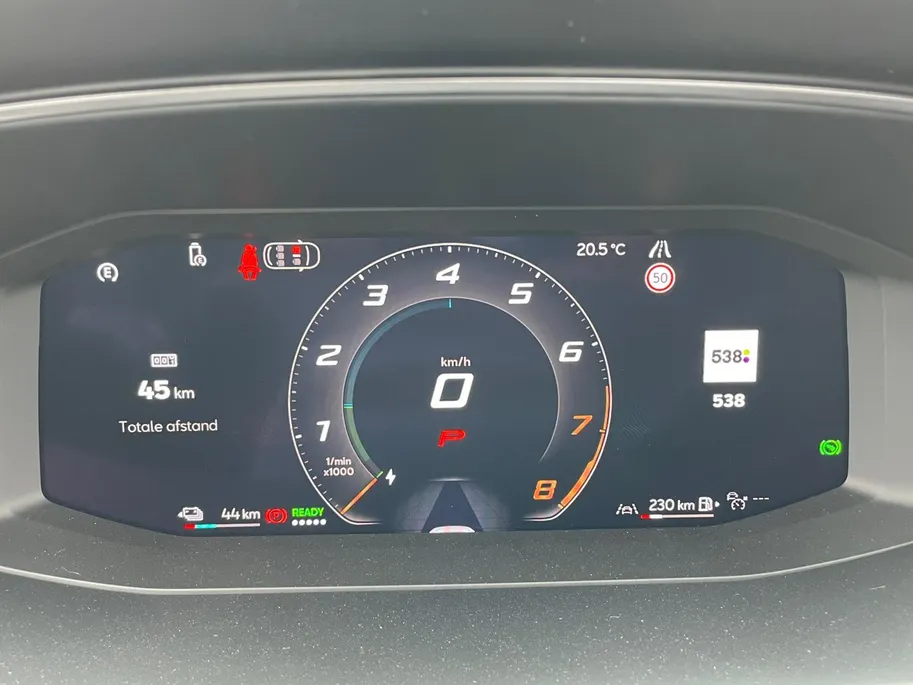 CUPRA Formentor 1.5 TSI e-Hybrid Business *NIEUW*Navi+Camera*Schuif/kanteldak*Adapt Cruise Control*Winter Pack*Trekhaak*Elekt.achterklep*Vol opties!