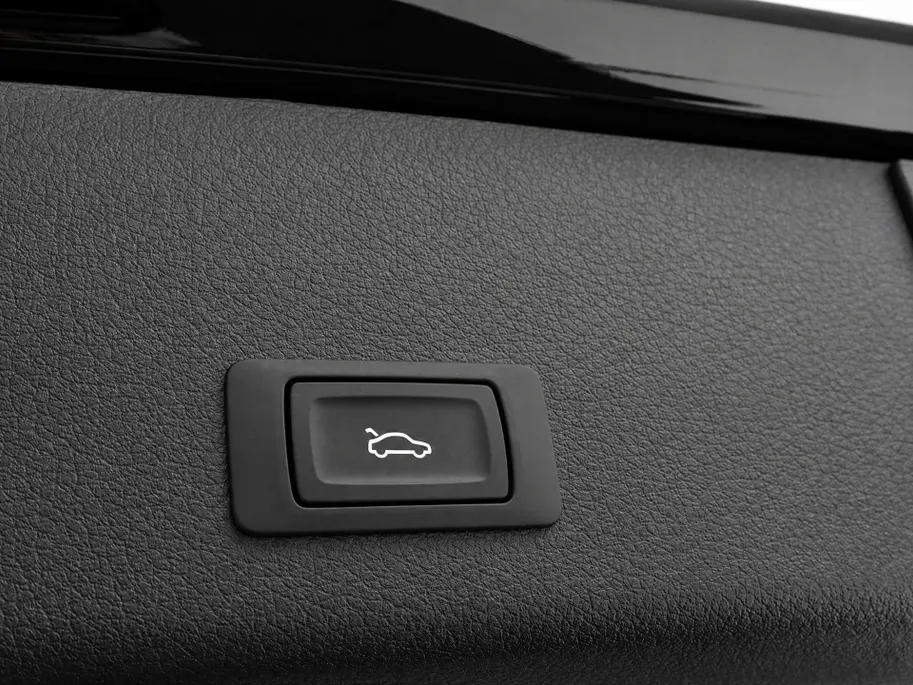 Audi e-tron 55 quattro 95 kWh 408pk S Edition · SOH 96,8% · Camera · Luchtvering · Afneembare Trekhaak · Head-Up Display · Elek. Achterklep · Stoelverwarming · 20'Velgen ·