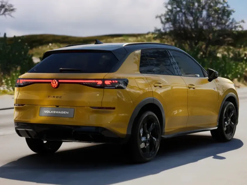 Volkswagen T-Roc R-Line Edition 1.5 Hybrid 170 PK 7 versn. DSG · Black Style Pakket · Interieur Pakket Plus · Panoramaschuif-kanteldak · Sport Pakket · Trekhaak ·