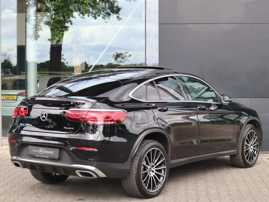 Mercedes-Benz GLC Coupé 300e 4MATIC Business Solution AMG l Panoramadak l Stoelverwarming l Achteruitrij camera