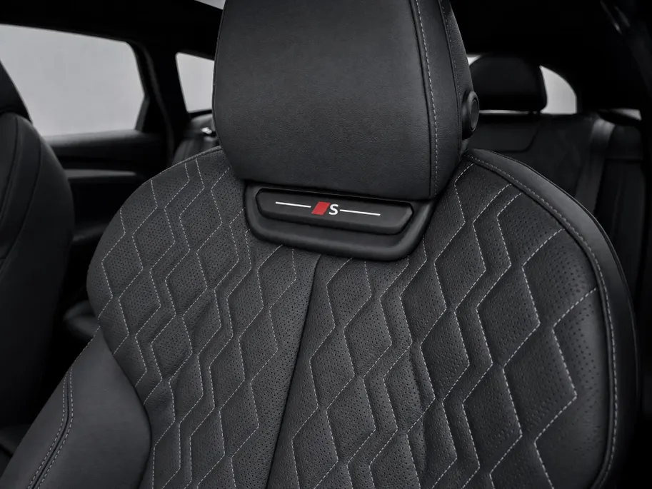 Audi A6 e-tron S edition e-tron 100kWh 367 PK · Tech pro · Panorama-glasdak · Sportstoel plus leder zwart · Stoelmassage + ventilatie