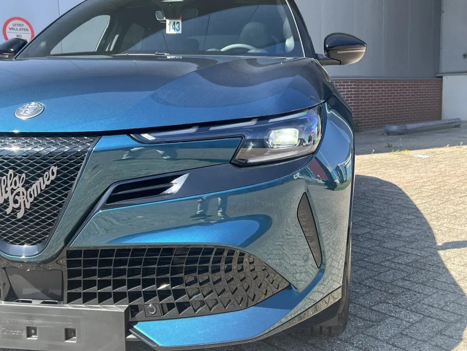 Alfa Romeo Junior 1.2 Turbo 136 PK Ibrida Speciale | Techno | Pano | Camera | Navi