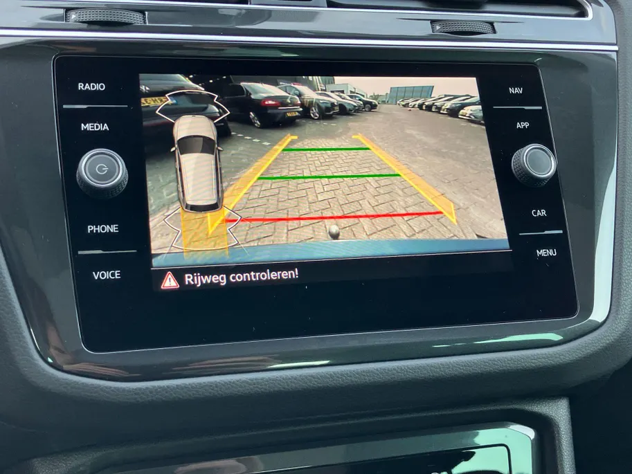 Volkswagen Tiguan 1.5TSI 150PK DSG Elegance · Panoramadak · Trekhaak · Camera + Parkeersensoren · Dodehoeksensoren · Apple/Android Car Play ·