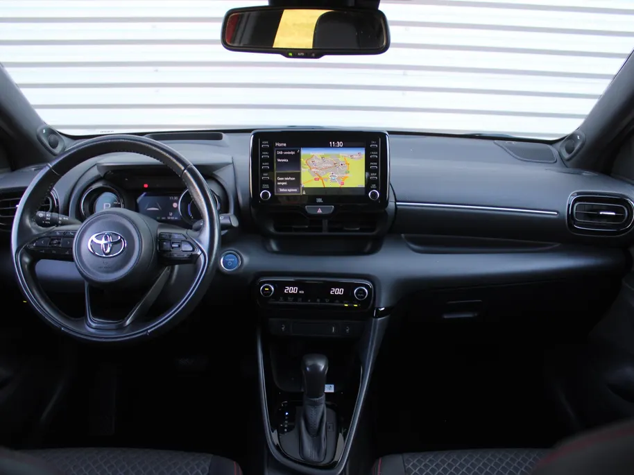 Toyota Yaris 1.5 Hybrid Launch Edition | 17' LM | Clima | Cruise adapt.| PDC V+A | Camera | HUD | Keyless | Navi | 1e eigenaar |