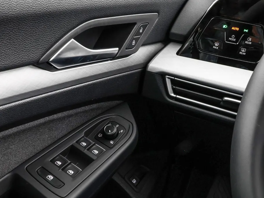Volkswagen Golf Life Edition 1.5 eHybrid 204 PK 6 versn. DSG · Achteruitrijcamera · Draadloze telefoonlader · Comfort pakket ·