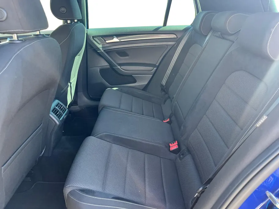 Volkswagen Golf 2.0 TSI 4Motion R | Carplay | Stoelverwarming | Parkeercamera | Climate Control