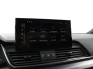 Audi Q5 Sportback 50 TFSIe 299pk S edition Competition · Camera · Inklap. Trekhaak · Matrix LED · Dodehoeksensor · Stuur- & Stoelverwarming · Elektrische stoelverstelling · Apple/Android Car Play · Garantie t/m 24-06-2030 of 100.000km