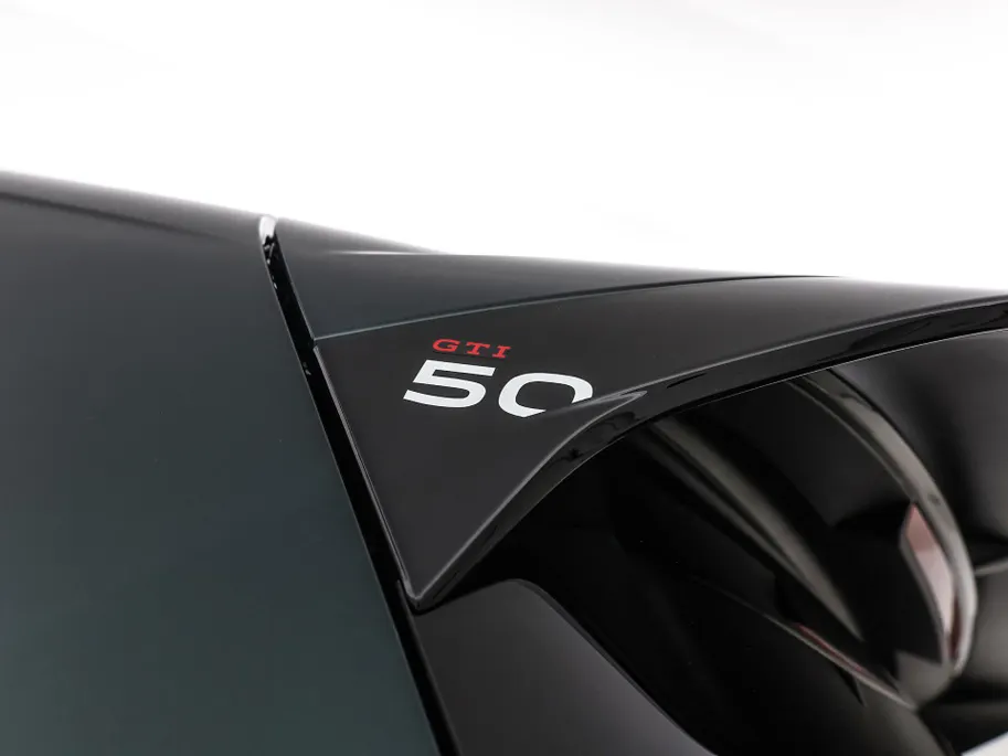 Volkswagen Golf GTI Clubsport Edition 50 2.0 325 PK 7 versn. DSG · Assistance Pakket Plus · Leder Pakket 'Vienna' · Multimedia Pakket Plus · Panoramaschuif-kanteldak · Stuurwiel, verwarmd, multifunctioneel en met ArtVelours bekleed ·
