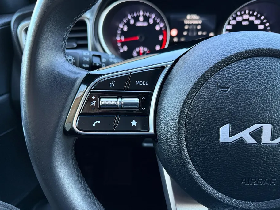 Kia Ceed Sportswagon 1.5 T-GDi DynamicLine 140 PK | Cruise Control Adaptief | Camera | Carplay | Navi | LM Velgen | 140 PK | Fabrieksgarantie 19-8-2031 +3x 1 jaar* | NAP