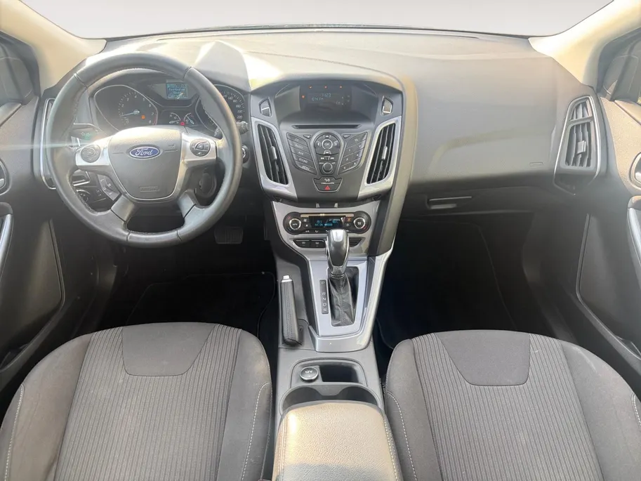 Ford Focus 1.6 TI-VCT Titanium | Automaat | Trekhaak | Zeer goed onderhouden | Voorruitverwarming | Parkeersensoren | Keyless | 12 maanden garantie! |