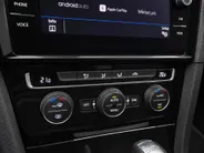 Volkswagen Golf 1.5 TSI 150pk DSG Highline Business R · Apple/Android Car Play · Afneembare Trekhaak · Navigatie · Virtual Cockpit · 17'' Inch · R-line ·