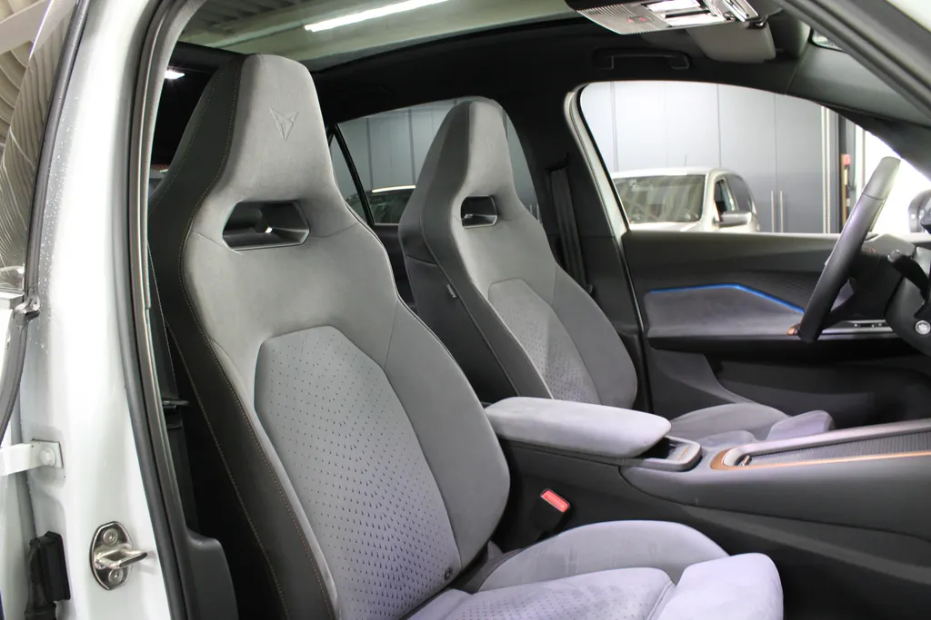CUPRA Born Copper Edition One 62 kWh SOH 91,64% / Massage stoelen / 20'' LMV / Pano. / HUD. /
