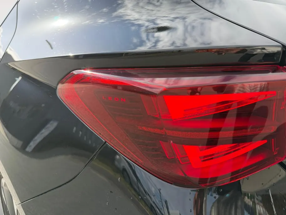 CUPRA Leon 1.5 TSI e-Hybrid DSG-autom. Business elektr. WLTP tot 130km | Camera | Stoel/Stuurverwarming | Adaptief Cruise Control | Dodehoek Detectie | Climate Control | DAB | Navigatie | Full Led | Keyless