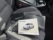 Kia e-Niro DynamicPlusLine 64 kWh | *1E EIGENAAR | FABRIEKSGARANTIE | SCHUIF- KANTELDAK | APPLE CARPLAY/ ANDROID AUTO | NAVI | CAMERA | STUUR/ STOELVERWARMING | STOF/ LEDER | ETC…