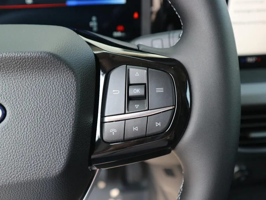 Ford E-Transit Courier Limited 44 kWh | TREKHAAK | NAVI | WINTERPACK |