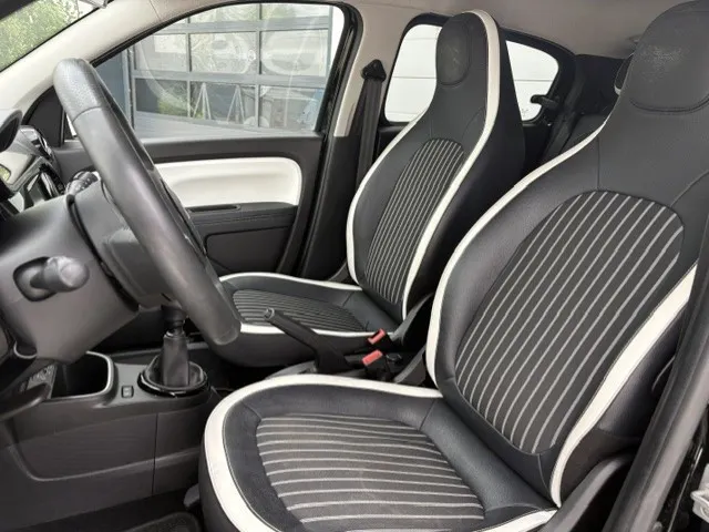 Renault Twingo 1.0 SCe Intens | Camera achter | LM Velgen | Climate controle | metallic lak |