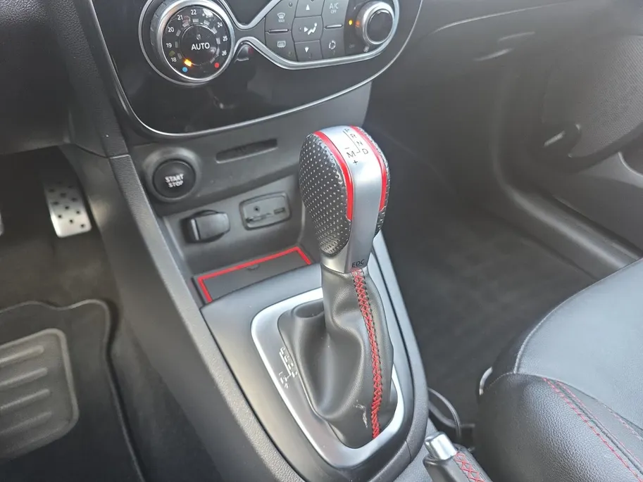 Renault Clio 1.6 Turbo R.S. Trophy 220PK| Automaat | Akrapovic  | Achteruitrijcamera | Bose Sound | Stoelverwarming | Lederen bekleding | 12 maanden garantie! |