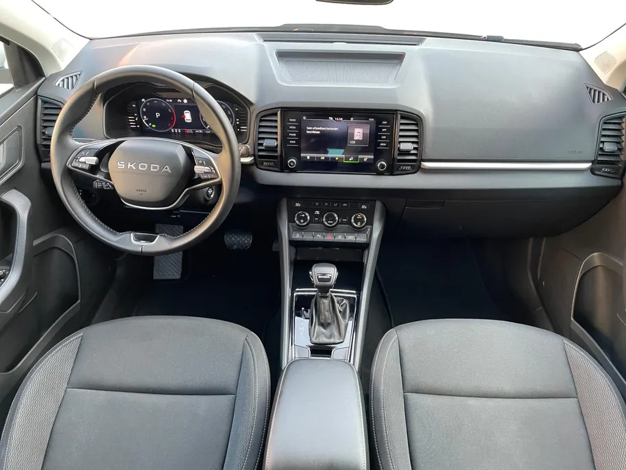 Škoda Karoq 1.5 TSI ACT Business Edition | Lichtmetalen velgen| Parkeer sensoren| Automaat| Camera| Cruise Control| Zeer ruime auto in super nette staat