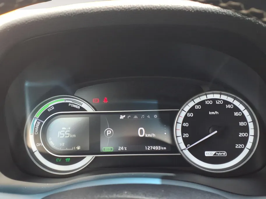 Kia Niro 1.6 GDi Hybrid First Edition achteruitrijcamera , navigatiesysteem full map , electronic climate controle , cruise , parkeersensor , lm velgen zwart .