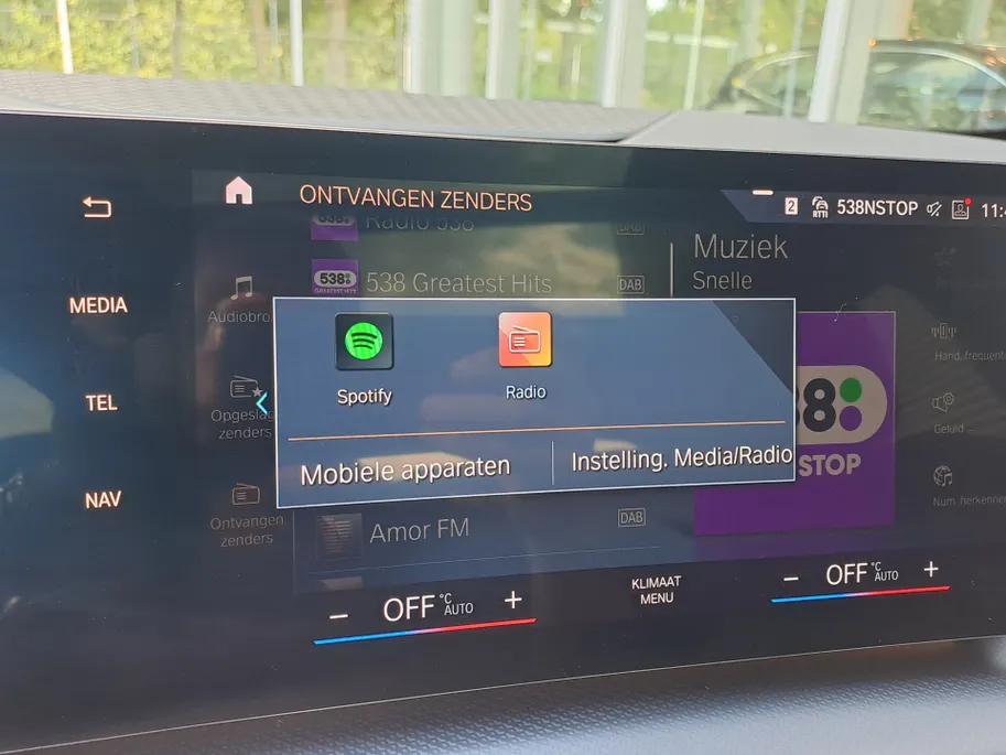 BMW 2 Serie Active Tourer 220i AUTOMAAT | Sensoren | Navigatie | Cruise | 360 Camera | Head-up display | Elektrisch verstelbare stoel | Apple Carplay/Android Auto