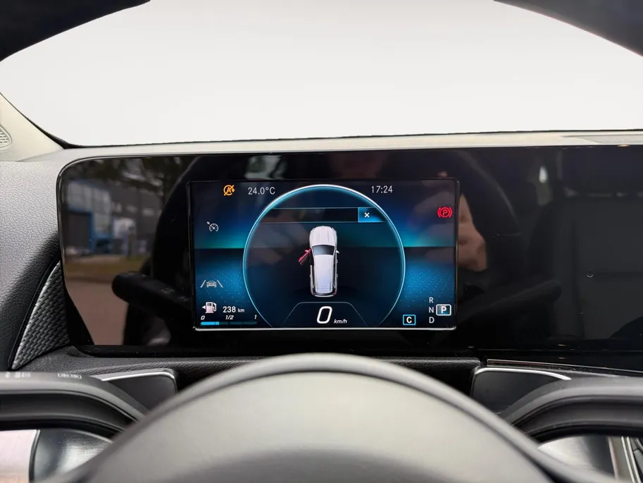 Mercedes-Benz GLB 200 Premium | ELEKTR. TREKHAAK | ELEKTR. KOFFERKLEP | STOELVERWARMING | PDC | APPLE CARPLAY / ANDROID AUTO | 1 JAAR GARANTIE