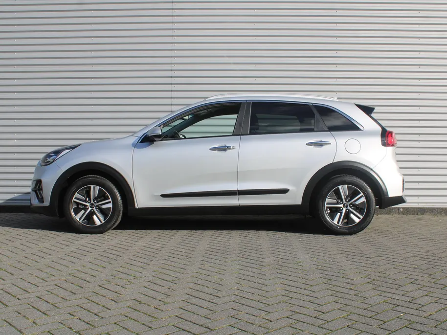 Kia Niro 1.6 GDi Hybrid DynamicPlusLine | Stuur-/stoelverwarming | Camera | Leer | Navi | Clima | Cruise adapt. | LED | Keyless | 16' LM |