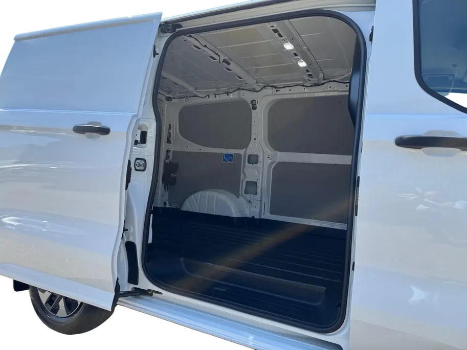 Ford E-Transit Custom 320 L1H1 Trend 71 kWh | Uit Voorraad Leverbaar | 344km WLTP Rijbereik | Achteruitrijcamera | Cruise Control | Parkeersensoren voor en achter | Verwarmbare Stoel en bijrijdersbank | Voorruitverwarming | Apple Carplay & Android Auto