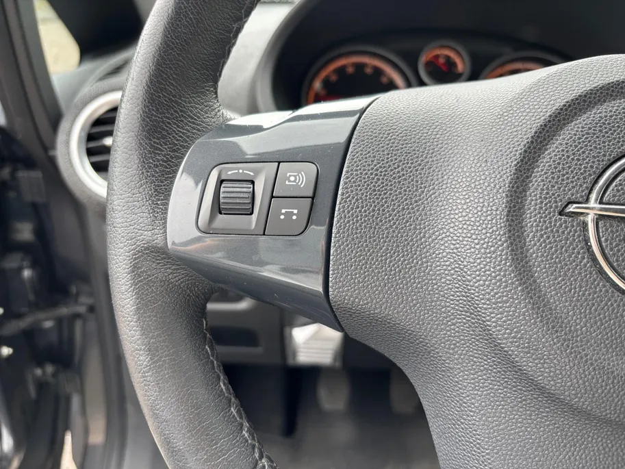 Opel Corsa 1.4-16V Cosmo | Cruise | Lichtmetaal | park sensoren |