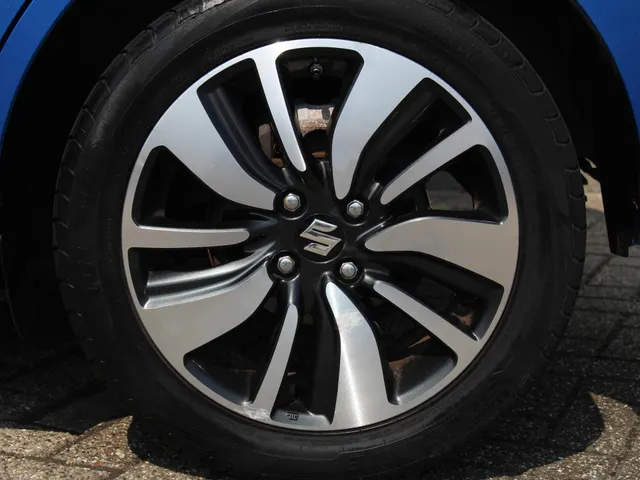 Suzuki Swift 1.2 Stijl Smart Hybrid | Navi | Cruise | Clima | Camera | Lm-Velgen