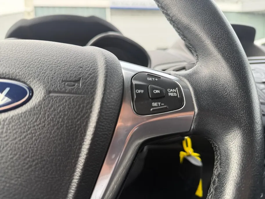Ford Fiesta 1.0 Style Ultimate | Dealer onderhouden | NL auto | Navigatie | Parkeersensoren voor en achter | Achteruitrijcamera | 15' lichtmetalen velgen | Airco | Cruise control | Bluetooth | Privacy glas | Bovag garantie |