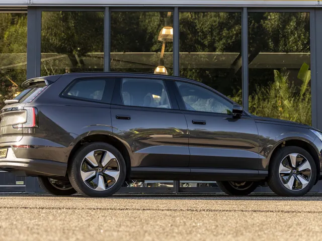 Volvo EX90 Single Motor Core 7p. 104 kWh | Panoramadak | Nieuwstaat | SOH 95% |