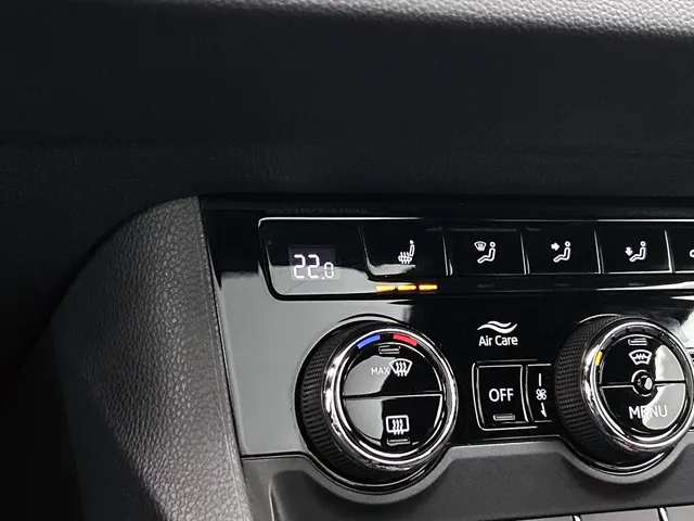 Škoda Karoq 1.5 TSI ACT Sportline Business | PANORAMADAK | 360 CAMERA | WINTERPACK | KEYLESS | NAVI | ELEKTR. ACHTERKLEP