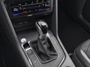Volkswagen Tiguan 1.4TSIeHybrid 180kW/245PK R-Line Business+ · Navigatie · Apple/Android Car Play · Camera + Parkeersensoren
