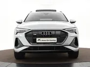 Audi e-tron 55 300kW/408PK S Line 95Kwh · SOH 94,6% · Panoramadak · Leder/Alcantara · 360°Camera + Parkeersensoren · Stoelverwarming ·