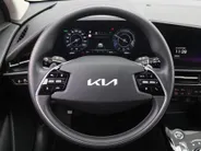 Kia Niro EV Light Edition 64.8 kWh | Airco | Cruise | Navi | Camera | PDC | 17' LM | All season banden | 17% bijtelling |