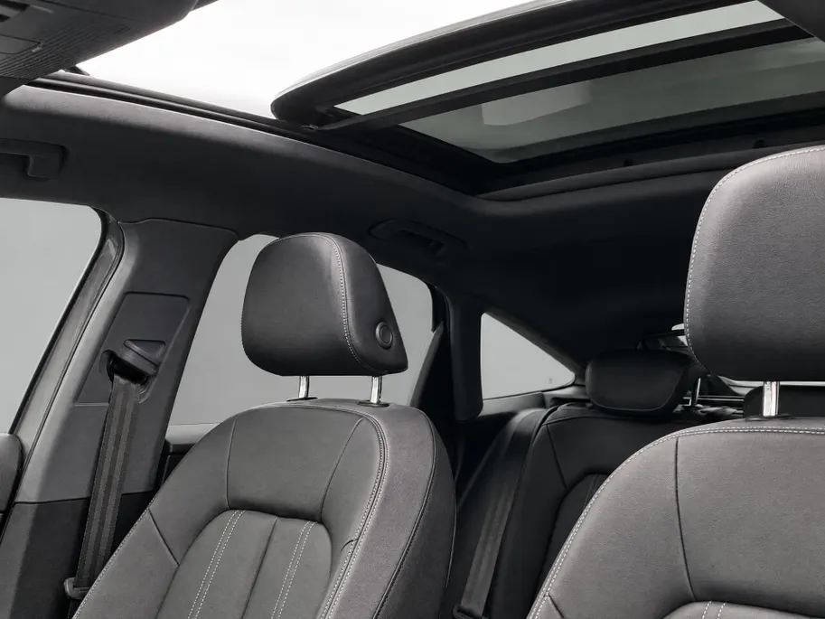 Audi Q4 Sportback e-tron 35 Launch edition 55 kWh 125kW/170PK · Panoramadak · Leder · Stoelverwarming · Apple/Android Car Play · Garantie t/m 17-10-2026 of 100000km.
