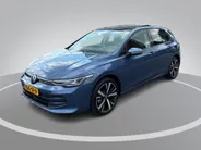 Volkswagen Golf 1.5 eHybrid Life Edition Panoramadak · Achteruitrijcamera · Draadloze telefoonlader · Stuur- & Stoelverwarming