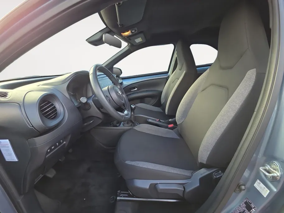 Toyota Aygo X 1.0 VVT-i MT Play | Zeer nette auto | Apple CarPlay & Android Auto | Camera | 100 % onderhouden | Fabrieksgarantie t/m 8-2034 |