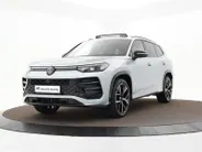 Volkswagen Tayron 1.5 204pk DSG eHybrid R-Line Edition · Panoramadak · 360 Camera · Inklap. Trekhaak · Matrix LED · Dodehoeksensor · Keyless · Garantie t/m 04-08-2029 of 100.000km
