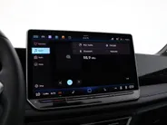 Volkswagen Tiguan 1.5 eHybrid 272pk DSG R-Line Edition · Panoramadak · 360 Camera · Harman Kardon Audio · Inklap. Trekhaak · Matrix LED · Head-Up Display · Keyless · Garantie t/m 19-11-2030 of 100.000km