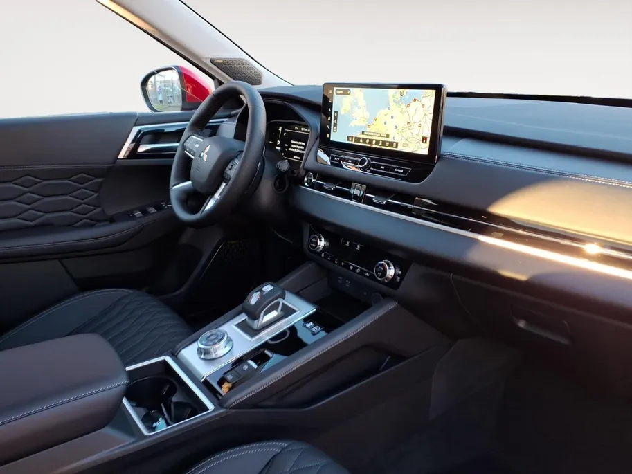 Mitsubishi Outlander PHEV Instyle Nu 5.000,- euro Korting 8 jaar Garantie. m26