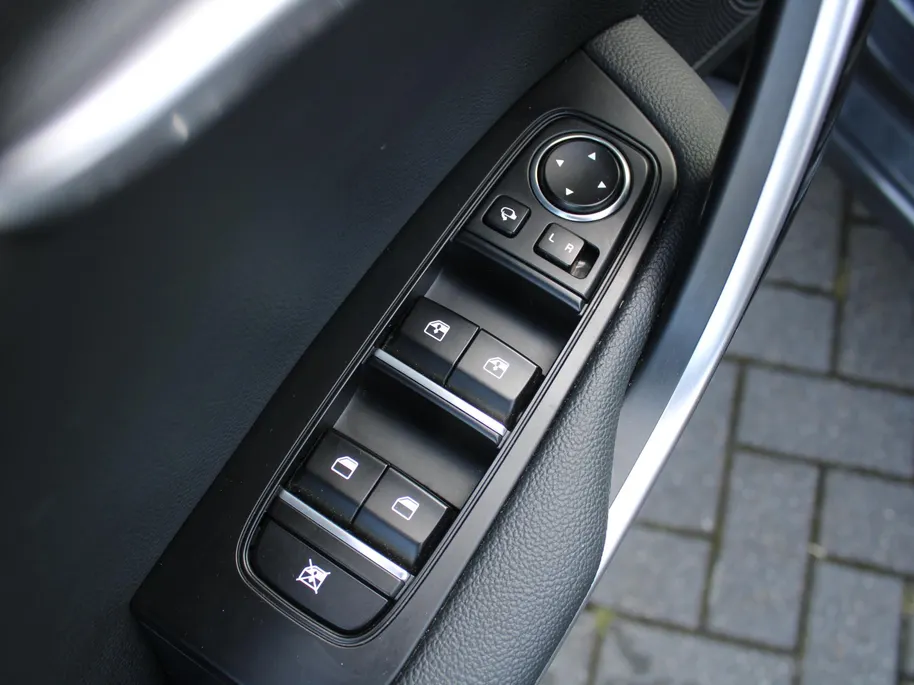 Kia Ceed Sportswagon 1.5 T-GDi DynamicPlusLine | Stoel- & stuurverwarming | Camera | Clima | Cruise adapt. | LED | Navi | Elek. achterklep | 16' LM |