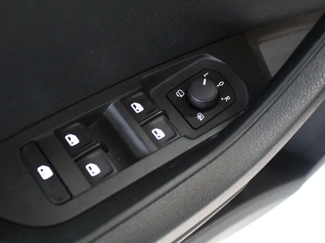 Škoda Karoq 1.0 TSI Business Edition Navigatie | Parkeersensoren | Cruise Control |