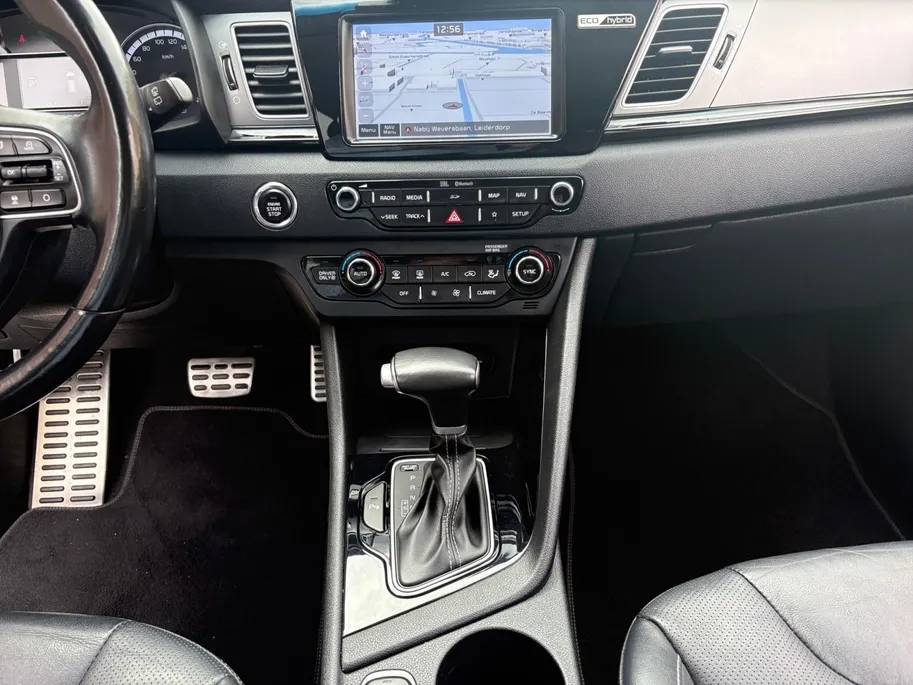 Kia Niro 1.6 GDi Hybrid ExecutiveLine | Trekhaak | Stoel verwarming en koeling | Lederen bekleding | Navigatie | Dodehoek detectie | Apple Carplay / Android Auto | Verbruik 1 op 20!