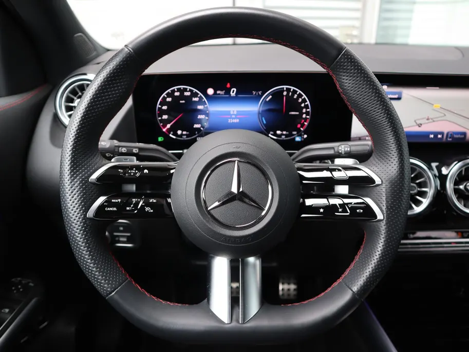 Mercedes-Benz GLA 250 e Business Solution AMG l Keyless l Panoramadak l Stoelverwarming